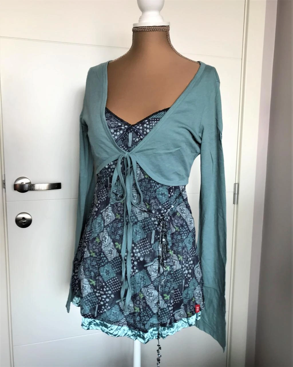 EDC Esperit hermosa blusa satinada forrada con un suave chaleco corto. – photo 2